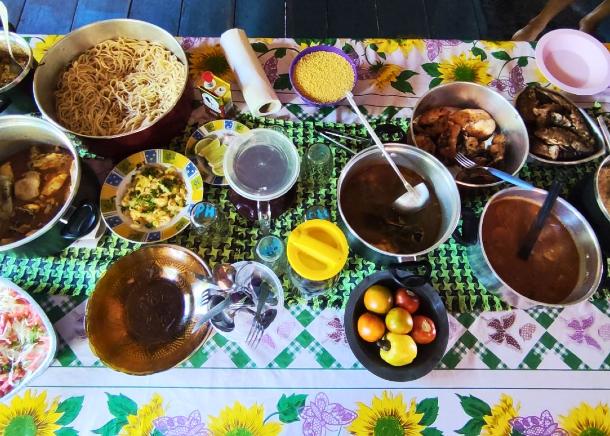 Os hábitos alimentares das comunidades ribeirinhas da Amazónia estão a mudar: qual o significado?